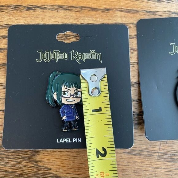 Jujutsu Kaisen Lapel Pin Set of 2 - Picture 5 of 7